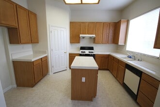 9849 Burrowing Owl Way in Elk Grove, CA - Building Photo - Building Photo