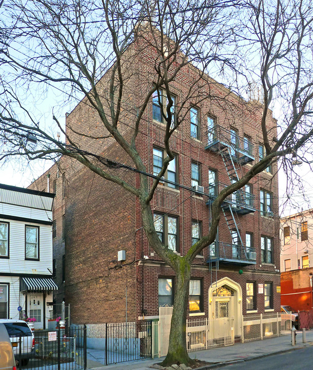 445 Autumn Avenue Apartments in Brooklyn, NY - Building Photo