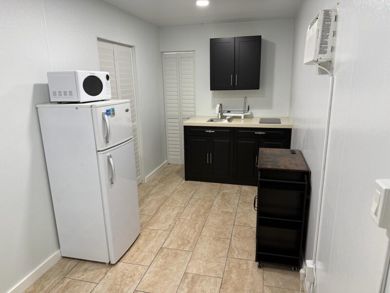 231 W 41st St in Hialeah, FL - Building Photo