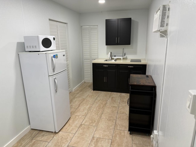 property at 231 W 41st St