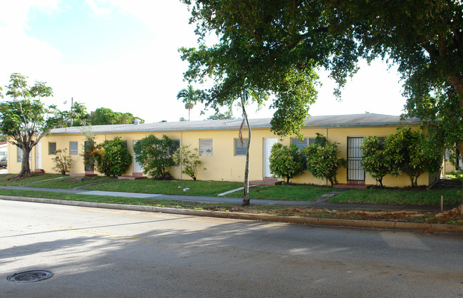 424 NE 75th St in Miami, FL - Building Photo - Building Photo