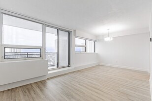 201 Sherbourne St in Toronto, ON - Building Photo
