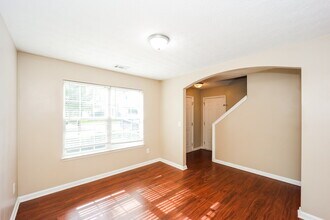 9494 Lakeview Rd in Union City, GA - Building Photo - Building Photo