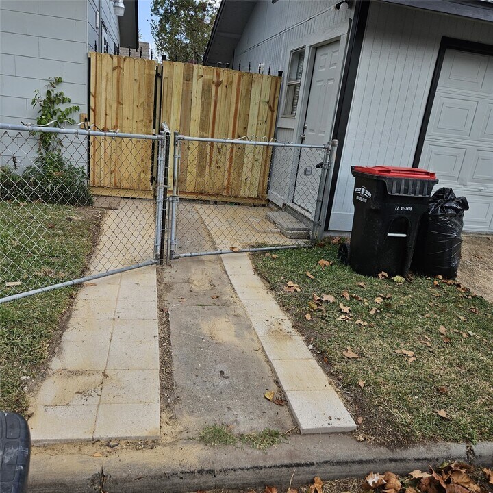 200 Hafer Ave in Baytown, TX - Building Photo