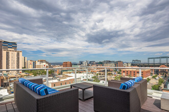 Point 21 Apartments in Denver, CO - Foto de edificio - Building Photo