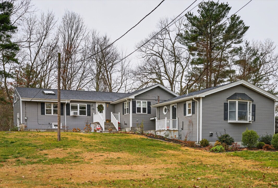 80 Algonquin Dr in Tewksbury, MA - Foto de edificio