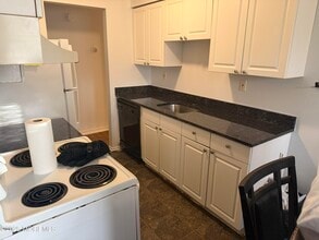 76 Manchester Ct in Freehold, NJ - Building Photo - Building Photo