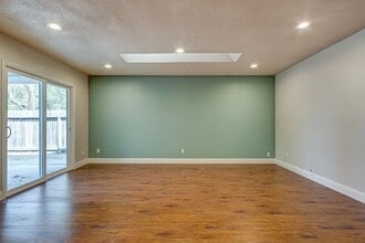 5923 Revelstok Dr in Sacramento, CA - Building Photo - Building Photo