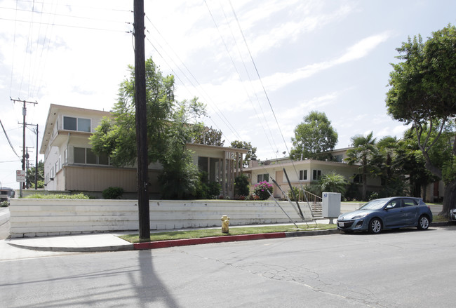 Beppa House in Fullerton, CA - Foto de edificio - Building Photo