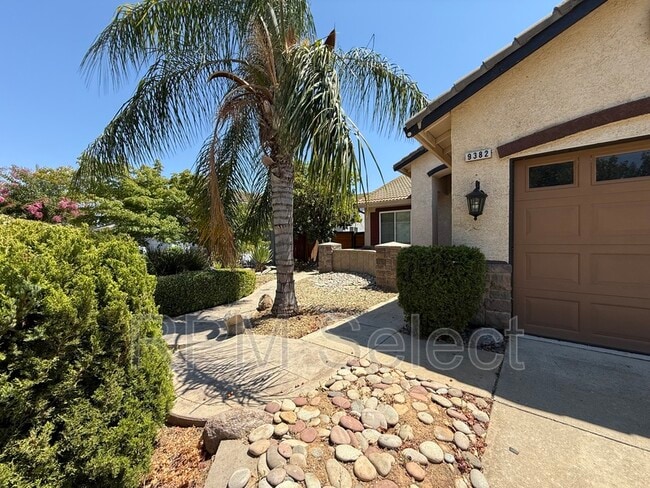 9382 Mainline Dr in Elk Grove, CA - Building Photo - Building Photo
