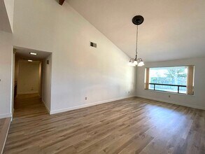 5808 Dorset Dr in Bakersfield, CA - Building Photo - Building Photo