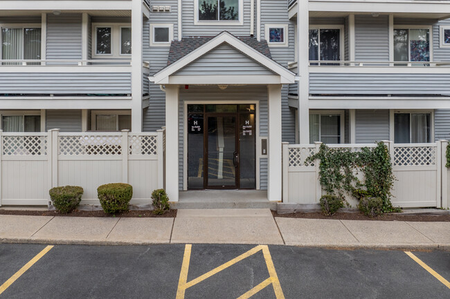 The Falls in Quincy, MA - Foto de edificio - Building Photo