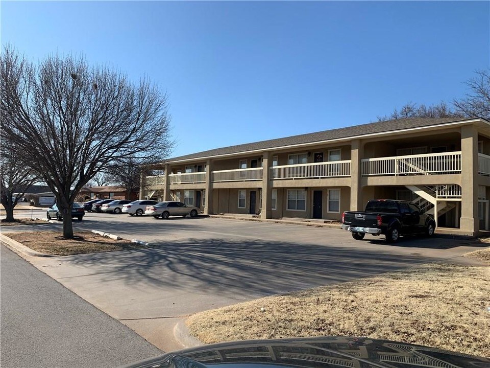 501 N State St-Unit -7 in Weatherford, OK - Building Photo