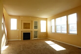 8486 Meadowcrest Dr in Fountain, CO - Foto de edificio - Building Photo