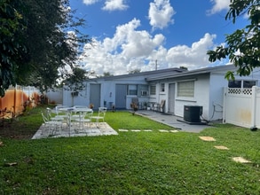 7121 Taft St in Hollywood, FL - Building Photo - Building Photo