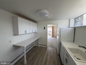 454 Old Lancaster Rd in Haverford, PA - Foto de edificio - Building Photo