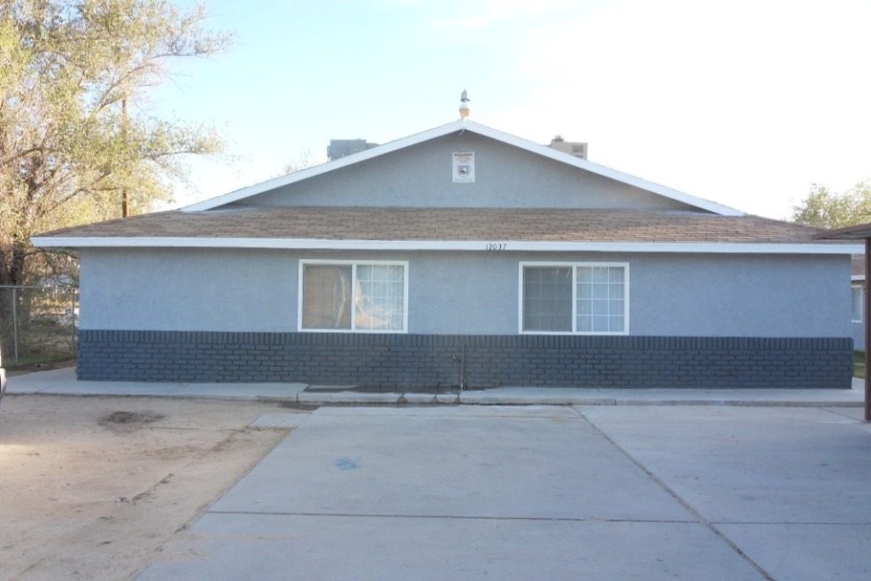 White Street Apartments in Adelanto, CA - Building Photo