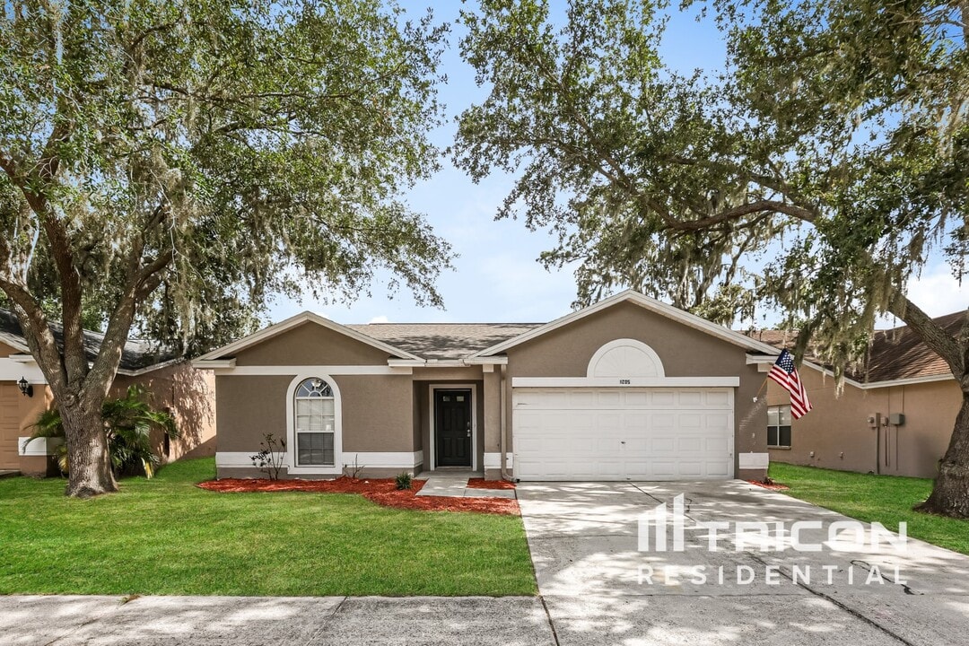 1205 Tiger Wood Ct in Valrico, FL - Building Photo