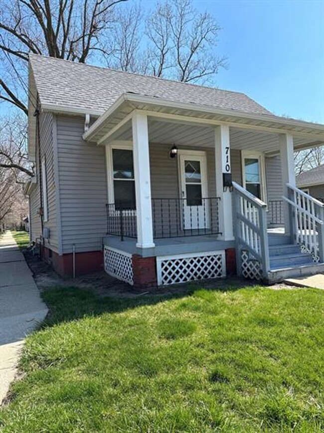 property at 710 N Lincoln Ave