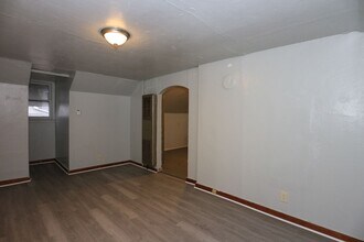 406 Wilson Ave-Unit -Unit 2 in Crawfordsville, IN - Foto de edificio - Building Photo