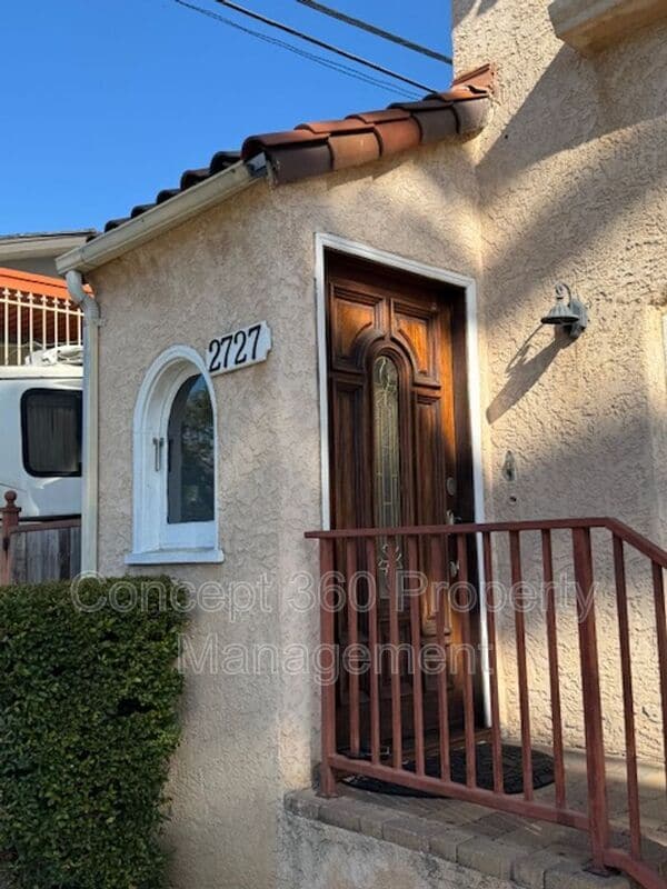 2727 E De Soto St in Long Beach, CA - Building Photo - Building Photo