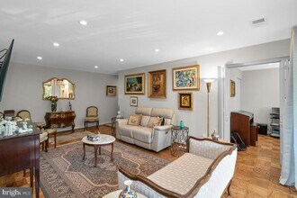 11401 Commonwealth Dr in Rockville, MD - Building Photo - Building Photo