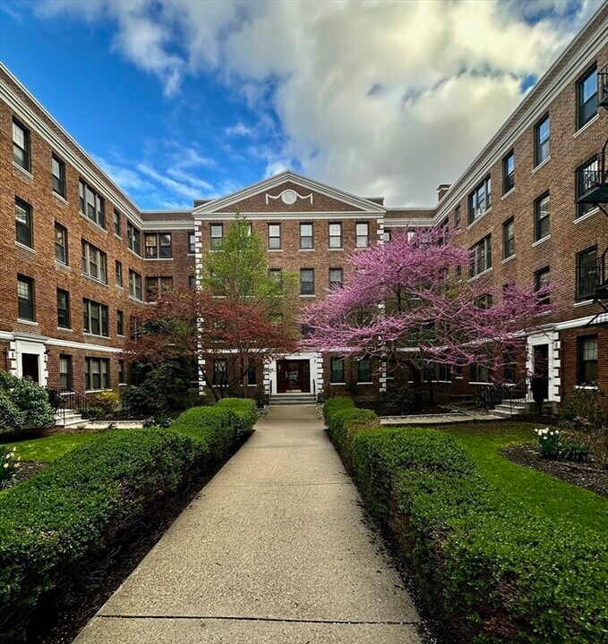 64 Queensberry St in Boston, MA - Building Photo