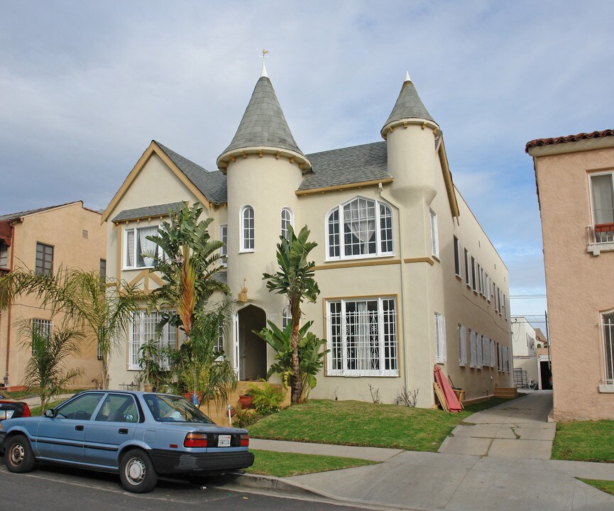 360 N Stanley Ave in Los Angeles, CA - Building Photo