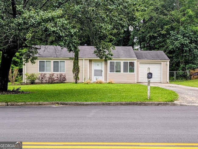 property at 137 Wynnmeade Pkwy