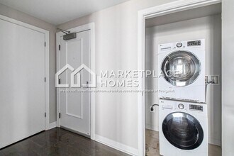 525 W Lafayette Blvd in Detroit, MI - Building Photo - Building Photo