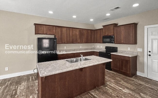 5860 Cheshire Cove Trail in Mc Calla, AL - Foto de edificio - Building Photo