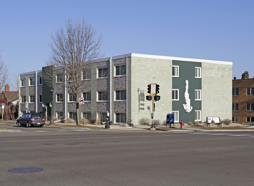 1585 Highland Pkwy in St. Paul, MN - Building Photo