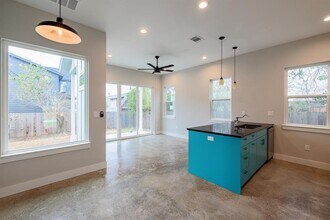 1105 Stobaugh St in Austin, TX - Building Photo - Building Photo