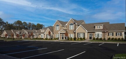 33 Sunlight Walk in Holbrook, NY - Building Photo - Building Photo