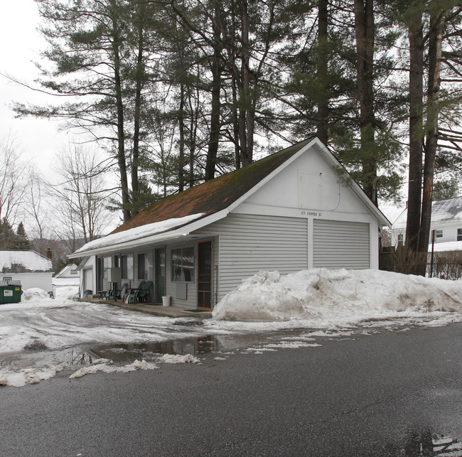 153 Cooper St in Lake George, NY - Foto de edificio - Building Photo