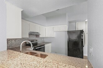 8703 Victorian Village Dr in Houston, TX - Building Photo - Building Photo