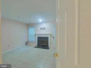 5503 Whitley Park Terrace in Bethesda, MD - Foto de edificio - Building Photo