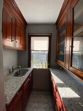 294 Douglas Ave, Unit 2 in Providence, RI - Foto de edificio - Building Photo