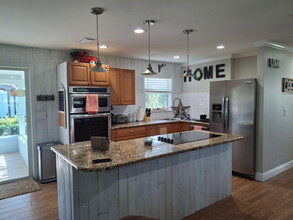 19199 SE Robert Dr in Tequesta, FL - Building Photo - Building Photo