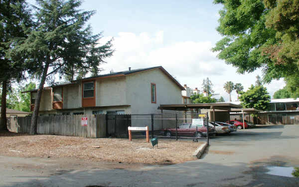 1111 Eureka Ln in Concord, CA - Foto de edificio - Building Photo