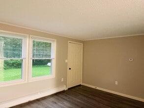 Pet-friendly Apartments for Rent in Hartfo... in White River Junction, VT - Building Photo - Building Photo