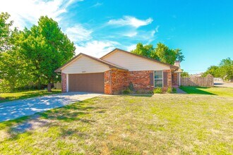 1425 Venus Cir in Edmond, OK - Building Photo - Building Photo