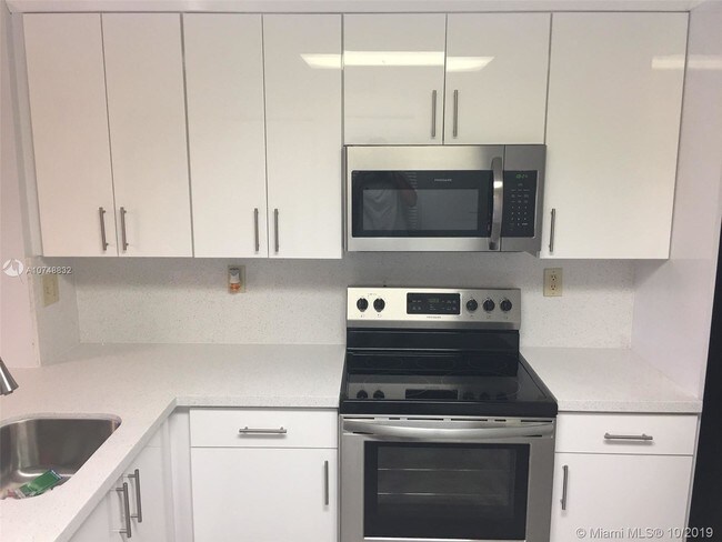 10111 W Sunrise Blvd-Unit -101 in Plantation, FL - Building Photo - Building Photo