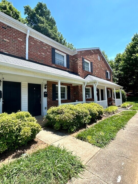 1215 Green Oaks Ln in Charlotte, NC - Foto de edificio