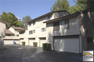 21515 Erwin St in Los Angeles, CA - Building Photo - Building Photo