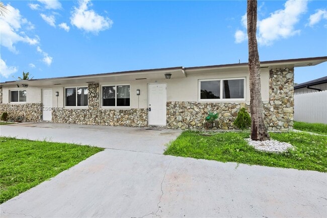 1800 SW 97th Ave in Miramar, FL - Building Photo - Building Photo
