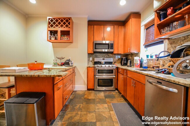 5 Mapleton St, Unit 3
