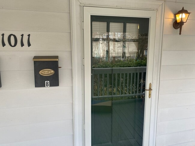 1011 Clarendon St in Durham, NC - Foto de edificio - Building Photo