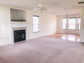 106 Spring Leaf Ln in Jacksonville, NC - Building Photo - Building Photo