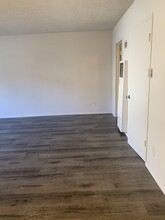 8200 Owensmouth Ave, Unit 3 in Los Angeles, CA - Building Photo - Building Photo